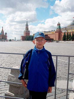 Даниил кириченко во время путешествия по Москве.