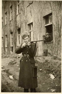 На первую мирную офицерскую зарплату Тимофей Клементьев приобрел в 1945 году двустволку “зауэр”. фото из архива Т.Клементьева. 