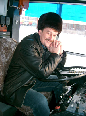 Водитель троллейбуса сергей Алексеенок. Фото Валерия Бакланова.