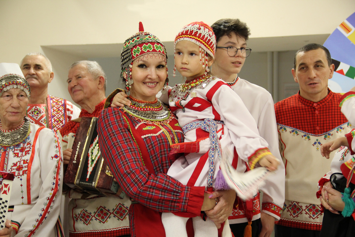 Народов много — страна одна. В Доме дружбы народов состоялся фестиваль “В  семье единой “Вместе–Пӗрле” | 08.11.2023 | Чебоксары - БезФормата