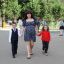 Глеб из Рубежного (ЛНР) идет в школу вместе с мамой и сестренкой Машей...