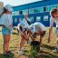 Школьники из Донбасса и студенты-экологи высадили 10 голубых елей на аллее Дружбы при университете. Фото ЧувГУ