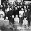 1934-1935 годы. Учащиеся Ельниковской школы колхозной молодежи с учительницей Надеждой Александровной Ефимовой (в центре).