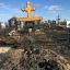 На городском кладбище от огня пострадали некоторые кресты, деревянные столы и скамейки. Фото автора