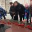 Цветы — солдатам, погибшим при обороне Ленинграда. Фото автора