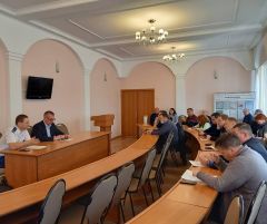 СовещаниеВопрос размещения и эксплуатации наружных рекламных конструкций в Новочебоксарске обсудили на совещании в администрации города