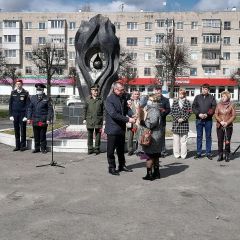 Митинг памятиГлава администрации Новочебоксарска принял участие в митинге, посвященном годовщине катастрофы на ЧАЭС День памяти жертв Чернобыльской аварии 