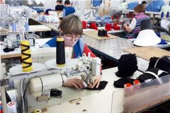 Швейная фабрика «Пике» запустила производство трикотажных масок маски коронавирус карантин защита 
