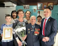 С вековым юбилеем поздравили ветерана Великой Отечественной войны ветеран  Великой Отечественной войны Вековой юбилей 