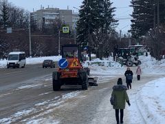 Улицы нашего города чистят в две смены по 12 часов.Цените работу снегоуборщиков Профессионал 