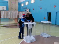 Для части горожан выборы стали семейным праздником.Убедительная победа: страна проголосовала за Путина Выборы-2018 