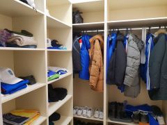 Такие гардеробные есть в каждой комнате спального корпуса.Женсовет Новочебоксарска посетил Чувашский кадетский корпус  кадетский корпус 