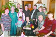 Анне Ивановне Семухиной (в центре) исполнилось 95 лет. Фото cap.ruС днем рождения, Анна Ивановна! Юбилей 