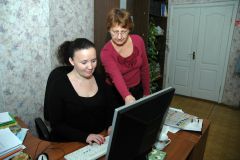 2009 г. Журналисты И.Павлова и С.Смирнова в своем кабинете.Журналисты  «Граней»  рассказывают о себе, о своей работе Грани 