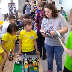 Дети под руководством взрослых наставников собирают роботов из элементов “Lego”. От “Лего” до космоса. Участники “ProFest-2019” показали, на что способны их роботы Цифровая Чувашия ProFest-2019 