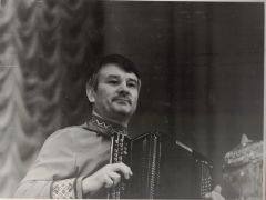Николай Эриванов в 1970 году окончил музыкальное училище им. Ф. Павлова как баянист.Голос народа Выдающиеся земляки Чувашии 
