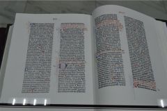 В Музее чувашской вышивки представлено факсимильное издание Библии Гутенберга