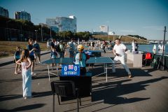 Небольшие партии в настольный теннис разыгрывали гости фестиваля и юные теннисистки.Яркие примеры силы воли День города Чебоксары-2022 