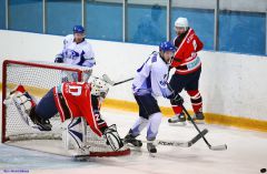 Алескею Трофимову не до отдыха«Сокол» не выдержал натиска  "Бурана" Хоккей с шайбой ХК Сокол ХК Буран 