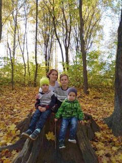 Алевтина Кузнецова с младшими детьми: “Работаем, учимся — все у нас хорошо”.Когда вместе — всегда в плюсе семья 