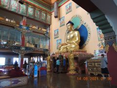 В монастыре, что на Лысой горе в Улан-Удэ, нас встретила статуя Будды высотой шесть метров.Отпуск на колесах,  или Как мы покорили Байкал Путешествуем по России 