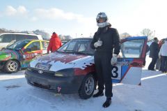 17-летний Даниил Слепов занял два первых места.Горячий лед, автомобили и дамы Волжский трек автогонки 