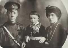 Николай Гумилев с женой Анной Ахматовой и сыном Львом (1915 г.). Рыцарь в серебряных доспехах  Николай Гумилев Дата 