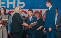 ВручениеВ День России трое подростков из Чувашии получили знак "Горячее сердце" 12 июня — День России 