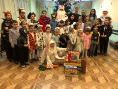 Приставы Новочебоксарска по традиции в преддверии новогодних праздников поддержали детей Новый год - 2020 