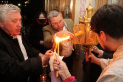 Пасхальная ночьПасхальную службу в новочебоксарском соборе посетили сотни горожан  Пасха-2021 