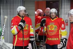 На лед выходят сборная органов исполнительной власти Чувашии... Хоккей против рака онкология 