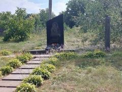 Гранитную стелу-памятник великому чувашскому поэту Михаилу Сеспелю на Украине снесли и закопали