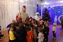 IMG_20230107_094837_721.jpgДед Мороз и Снегурочка из Чувашии поздравили детей в г. Торезе Новый год-2023 