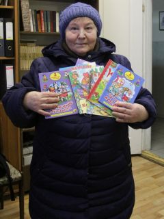 Роза Андреева поделилась детскими книжками из домашней библиотеки.Детективы и сказки как лекарство 14 февраля — Международный день дарения книги 