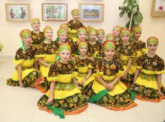 Русским танцем ансамбль “Локинэ” завершил концертную программу фестиваля.Под одной крышей дружбы