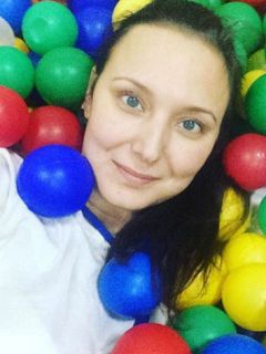 Ирина ФИВСКАЯ, руководитель детского парка развлечений “Колобок”Поздравлем новочебоксарцев  с Новым годом!