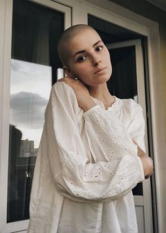 20-летняя Катя Губарева, которая победила острый миелобластный лейкоз, до и после болезни.  Мужество там, где есть страх Бумеранг добра 