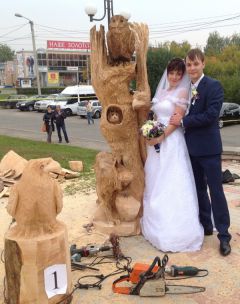 Molodozhieny.JPGНапилили! 30 деревянных скульптур установят в Ельниковской роще Социальный проект РусГидро идея Ельниковская роща 