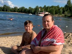 Оксана Амусова с сыном Данилом в целом довольны пляжем, но, считают, он мог бы быть лучше. Как я на городской пляж ходила. Мои впечатления о безопасности на воде Новочебоксарский пляж 