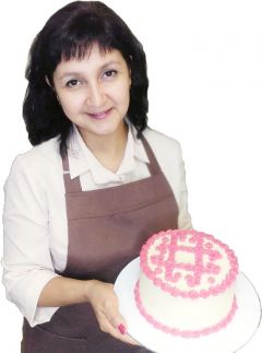 Татьяна Григорьева  по профессии бухгалтер, но страстно увлечена выпечкой тортов: — Торты — это не способ заработка.Это хобби. Это время­препровождение. Удовольствие. Это отдых.И тут началась сладкая жизнь хобби 