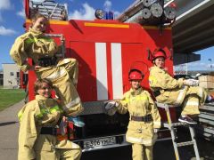 Участницы пожарных соревнованийНа Чебоксарской ГЭС прошли соревнования пожарных-добровольцев РусГидро 