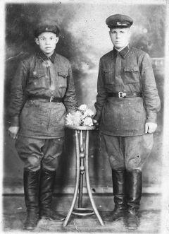 Валентин Михайлович Кузин (справа).  Фото 1940 года.Кузин по духу, Или история одного рода из Арманкасов  Истоки и наследники 