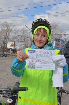 Валентина Андреева  получила подписку на “Грани” за преданность велодвижению.“108 минут”: доехали все! велопробег 