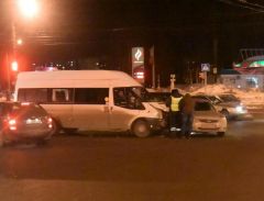 В Чебоксарах проводится проверка по факту ДТП с маршрутным микроавтобусом