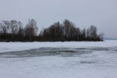 avtorybaki06.jpgМашина с рыбаками провалилась под лед на Волге рыбаки 