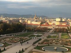 Вид на Вену из окон Бельведера. Дворец был построен для великого полководца принца Евгения Савойского. Моцарт, штрудель, Бельведер Колесо путешествий 