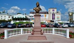 Сегодня в Чебоксарах бесплатные экскурсии по маршруту «Сердце города» 12 июня — День России 