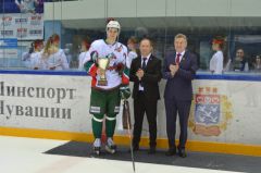 ХК «Чебоксары» завершил дебютный сезон товарищеским матчем с казанским «Барсом» Битва двух столиц хоккей 