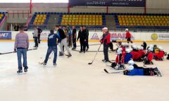 Фото автораЮные хоккеисты и их родители в День защиты детей провели совместную тренировку День защиты детей 