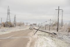 Непогода валила столбы, обрывала провода.  Фото cap.ruКак Новочебоксарск  удар стихии пережил ледяной дождь 